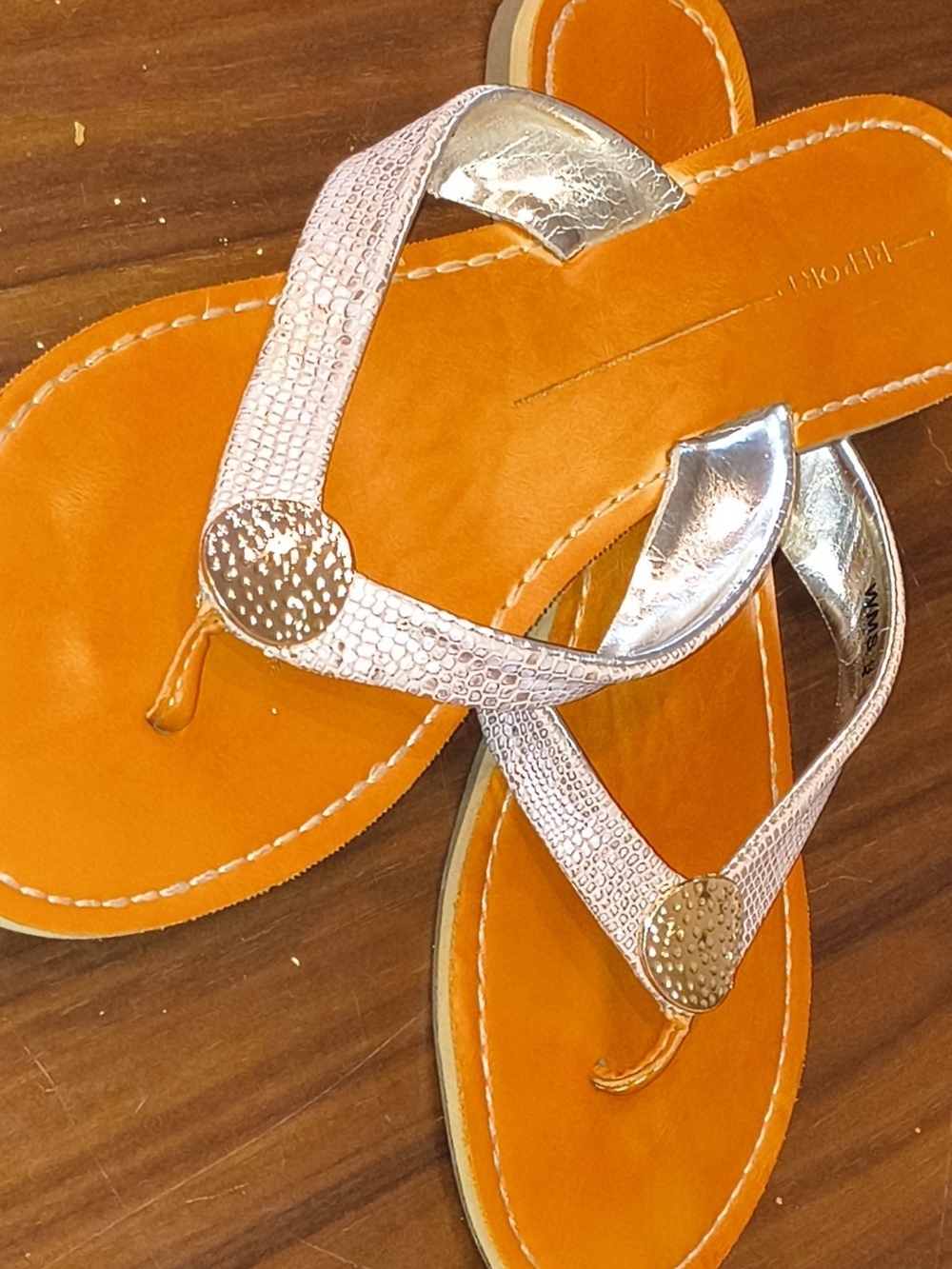 Women’s Metallic Strap Thong Sandals Size 9